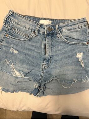 H&M Women’s Denim Shorts Size 4 Distressed Casual Summer